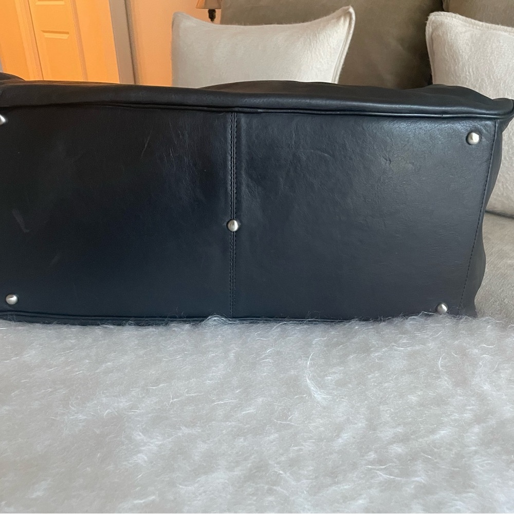 ❌SOLD❌ Cole Haan Black Leather Duffle Bag
New. Never used with Shoulder Strap - Picture 4 of 6